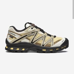 XT-QUEST GORE-TEX new with tags size 8.5 women never worn